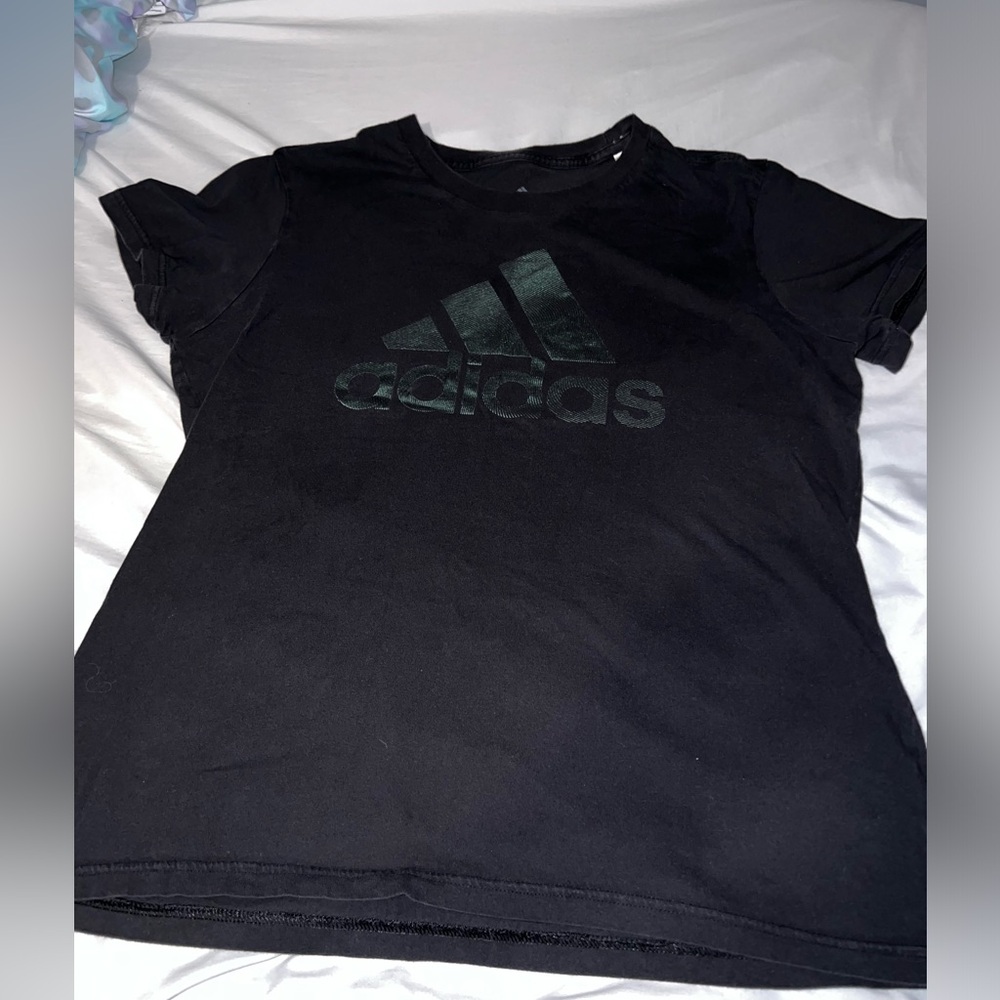 Adidas shirt size L